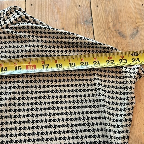 H&M black and white houndstooth top - Picture 6 of 8